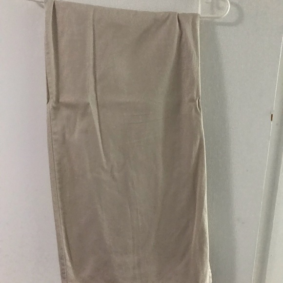 Tan colour skirt. Single button up at front. 2 pockets at back - Picture 1 of 1
